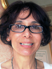Photo of lecturer Dr Roz D’Ombraine Hewitt